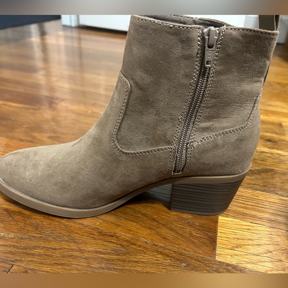 Old Navy Western Ankle Boots - Picture 3 of 5
